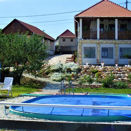 Tokaj Hill Panorama Guesthouse เซเรนช์ ภายนอก รูปภาพ