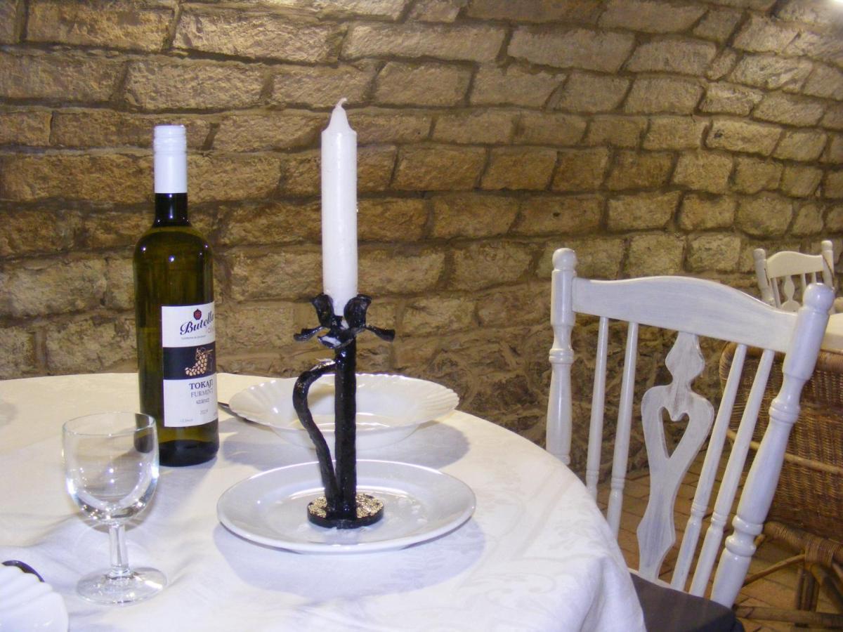 Tokaj Hill Panorama Guesthouse เซเรนช์ ภายนอก รูปภาพ