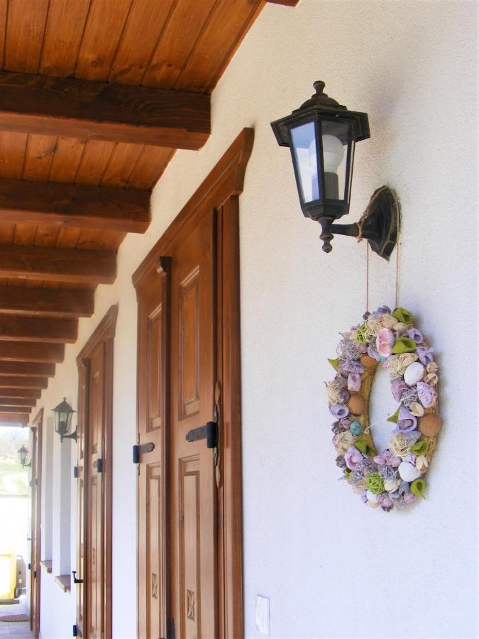 Tokaj Hill Panorama Guesthouse เซเรนช์ ภายนอก รูปภาพ