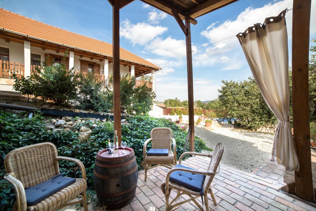 Tokaj Hill Panorama Guesthouse เซเรนช์ ภายนอก รูปภาพ