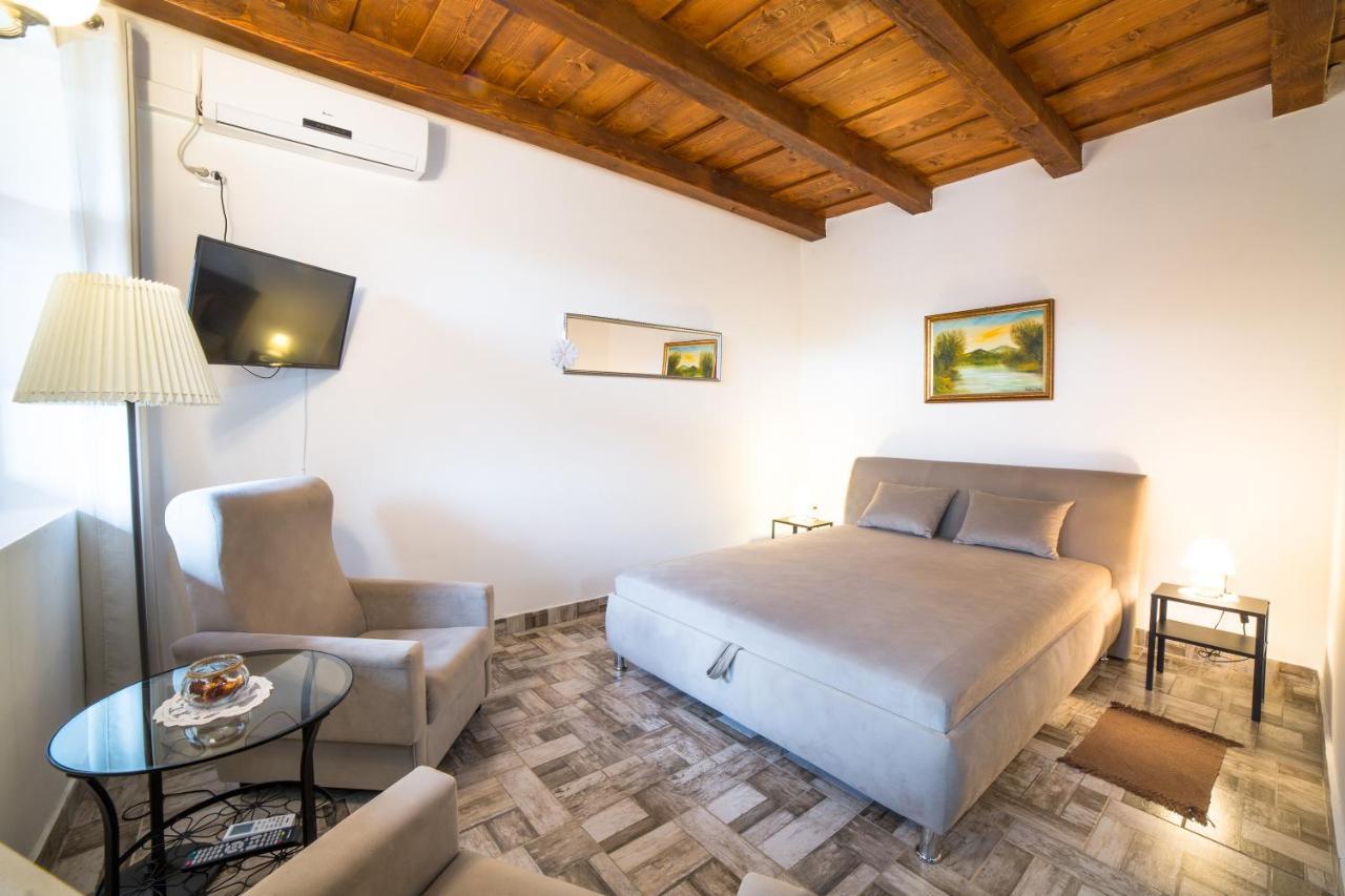 Tokaj Hill Panorama Guesthouse เซเรนช์ ภายนอก รูปภาพ