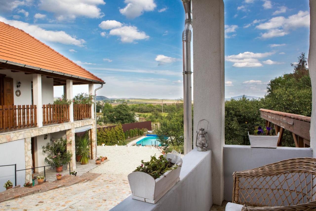 Tokaj Hill Panorama Guesthouse เซเรนช์ ภายนอก รูปภาพ