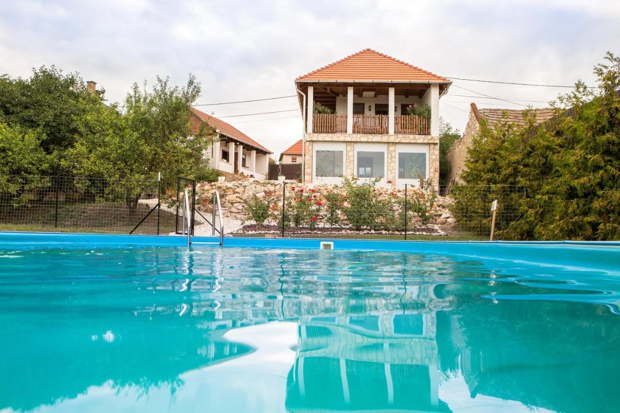 Tokaj Hill Panorama Guesthouse เซเรนช์ ภายนอก รูปภาพ